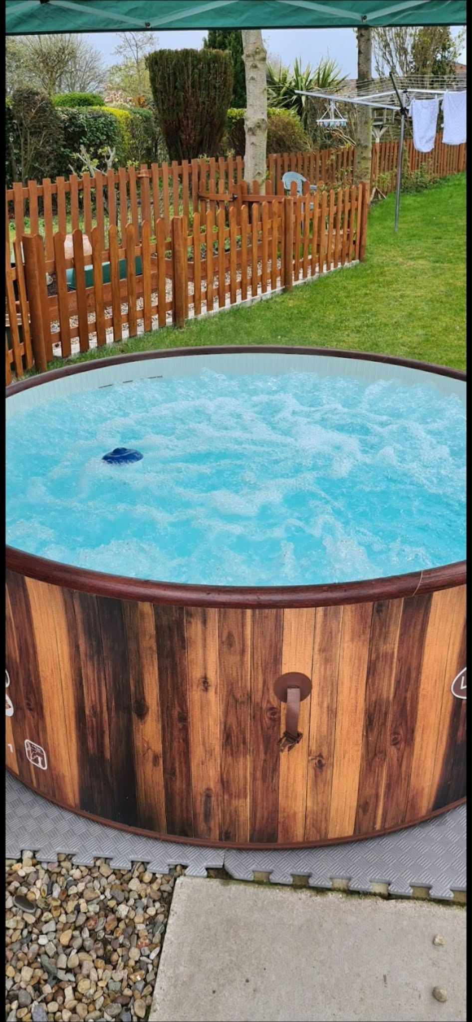 Lay-Z-Spa Helsinki in action